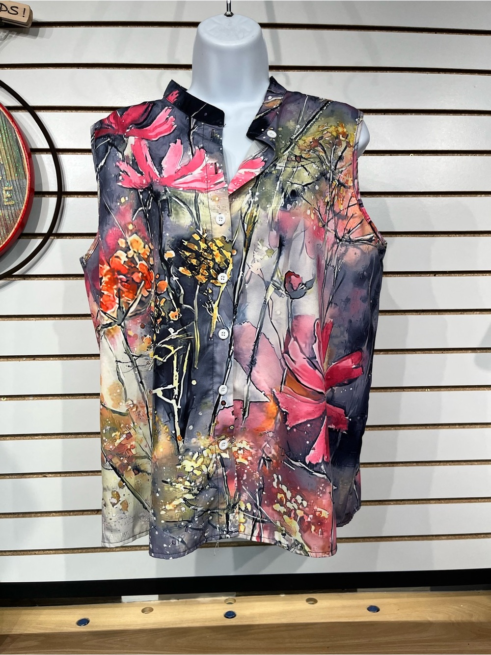 Sleeveless button-down blouse size XL - Picture 2 of 7
